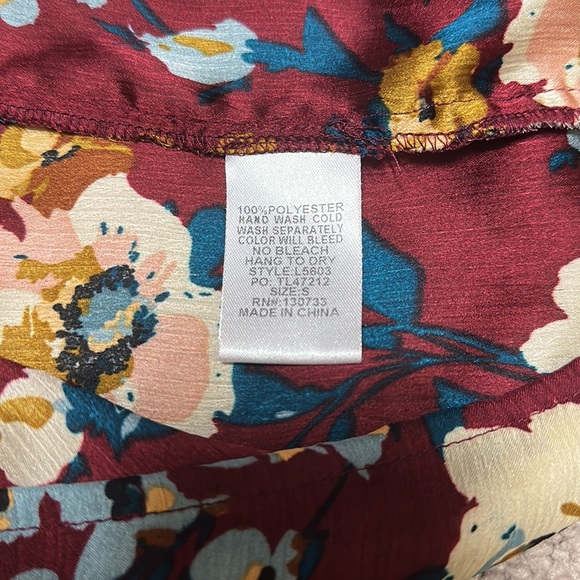 Burgundy floral blouse - Picture 10 of 10